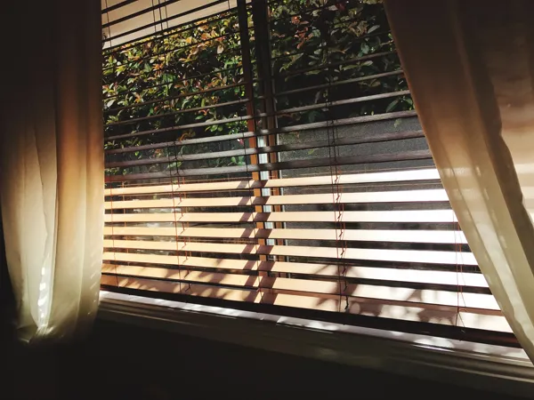 Drevené žaluzie zvyšujú hodnotu interiéru